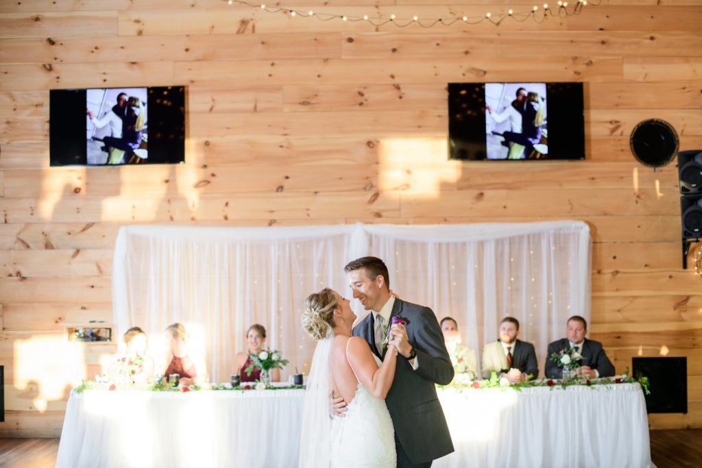 Sunset Ridge Barn -- Annaberry Images -- Iowa Barn Weddings