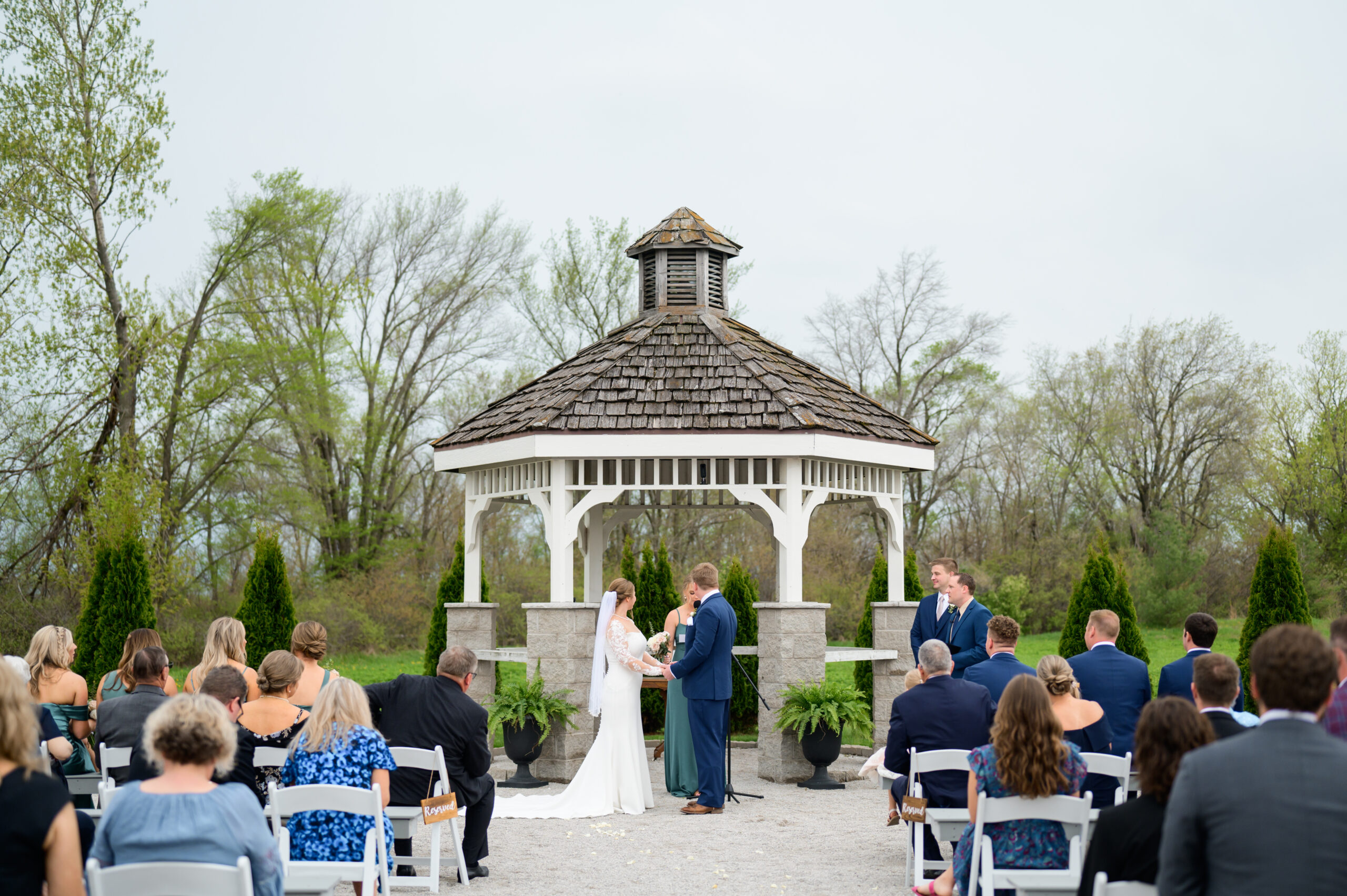 Iowa Wedding Photographer | Irishman Acres Barn